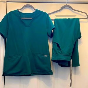 Figs set - like new, green